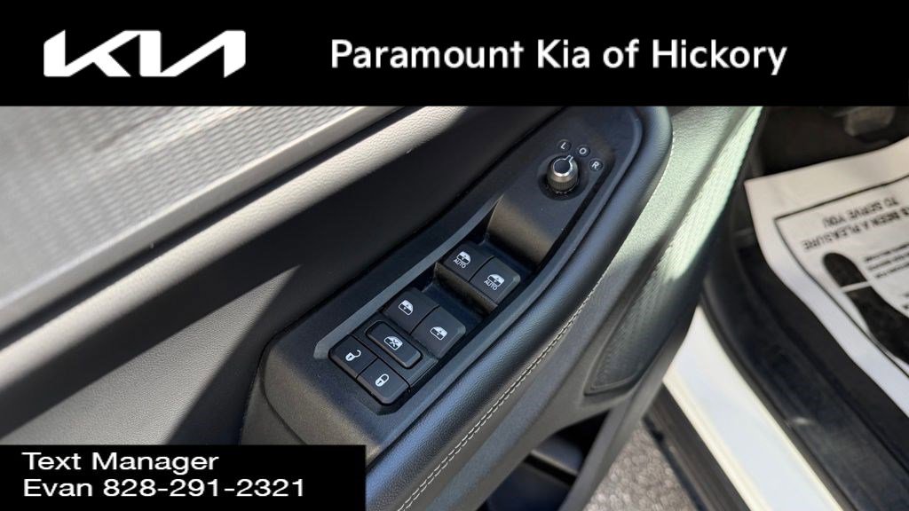 Used 2023 Jeep Grand Cherokee L Laredo image 5