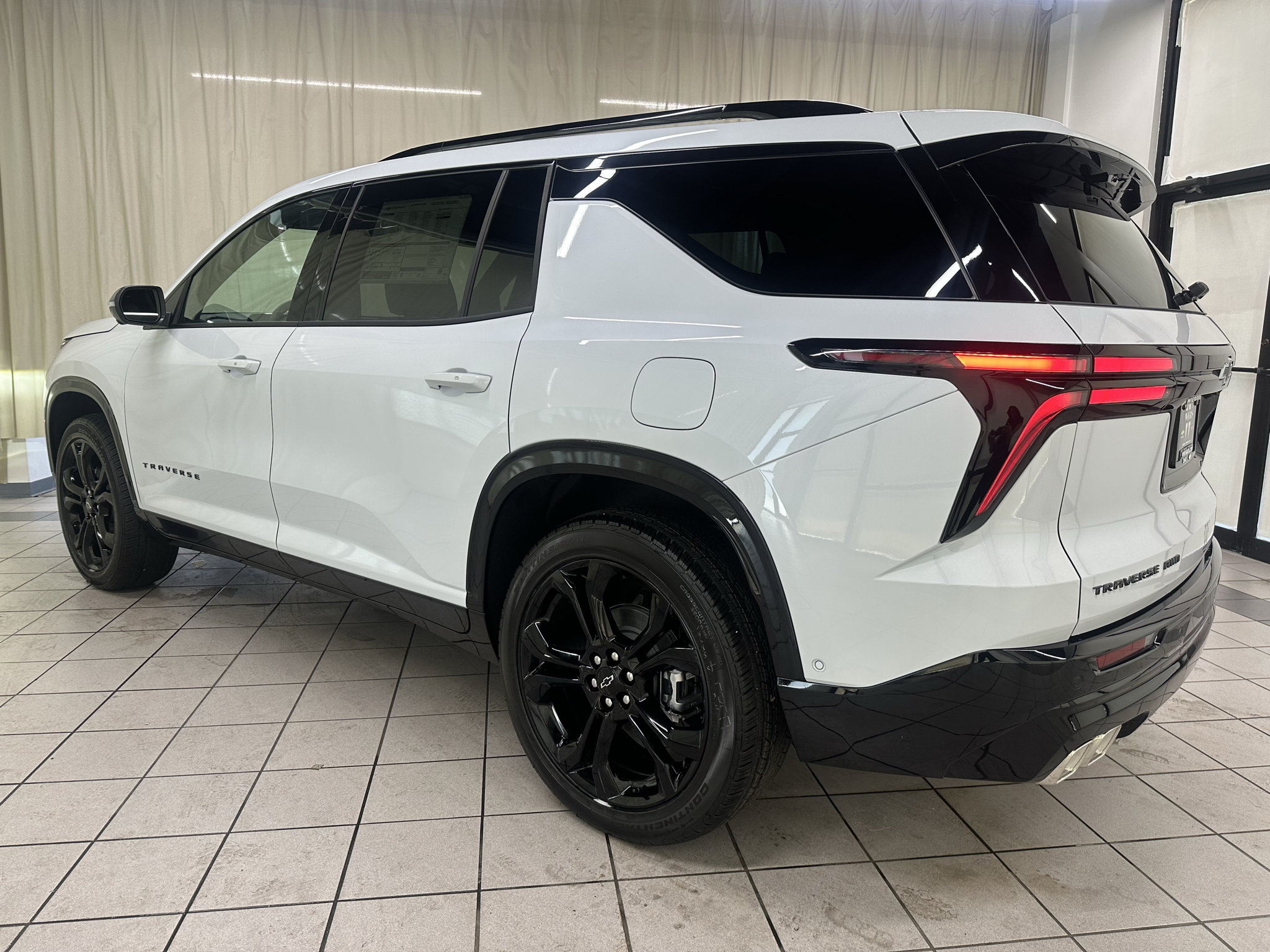 New 2027 Chevrolet Traverse RS w/ LPO, Floor Liner Package AWD/4WD image 6