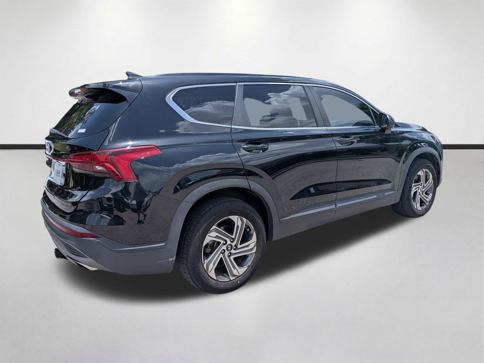 Used 2021 Hyundai Santa Fe SE FWD image 4