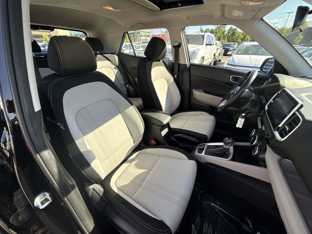 Certified 2023 Hyundai Venue SEL FWD image 24