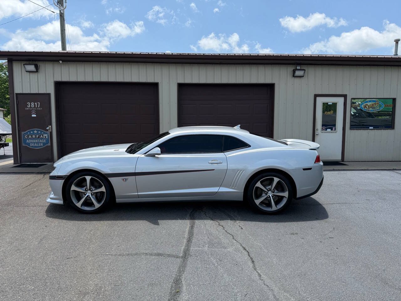 Used 2015 Chevrolet Camaro SS w/ Commemorative Special Edition RWD image 2