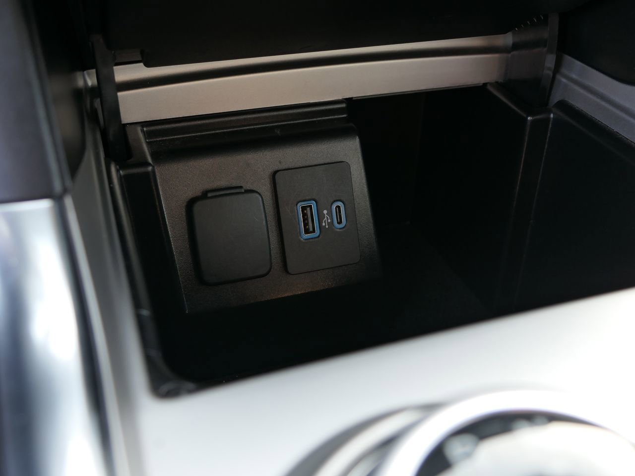 Used 2024 Ford Explorer XLT w/ Equipment Group 202A image 20