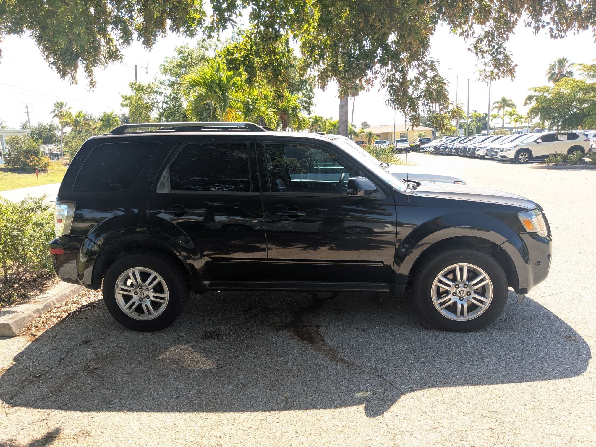 Used 2010 Mercury Mariner Premier FWD image 4