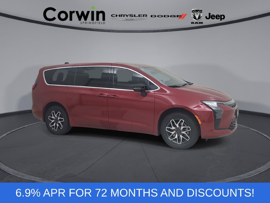 New 2027 Chrysler Pacifica Limited w/ Family Tech Group
