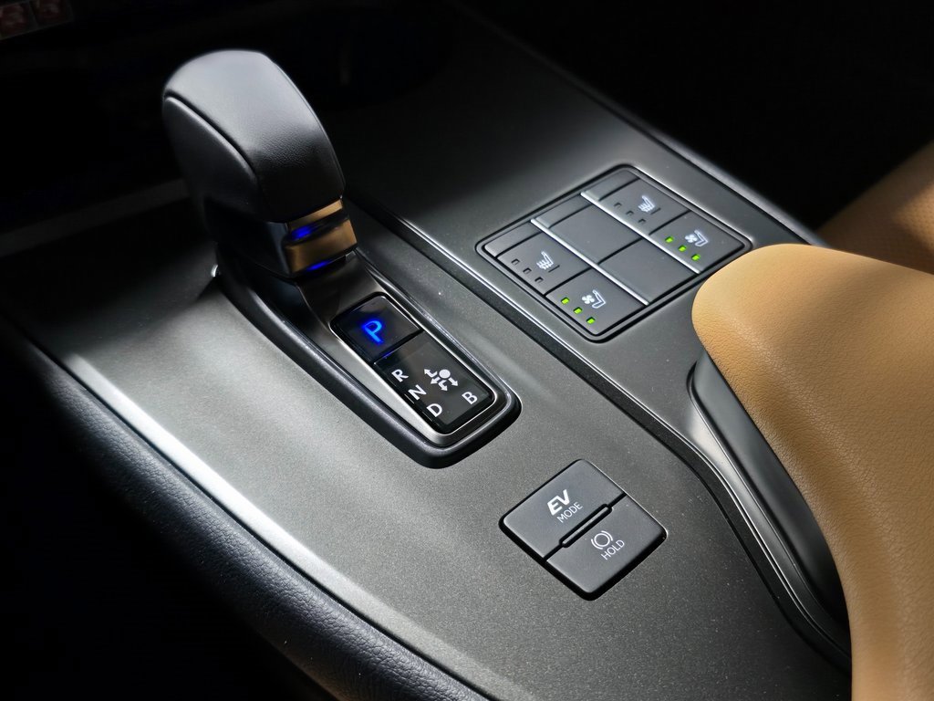 New 2025 Lexus UX 300h FWD image 25