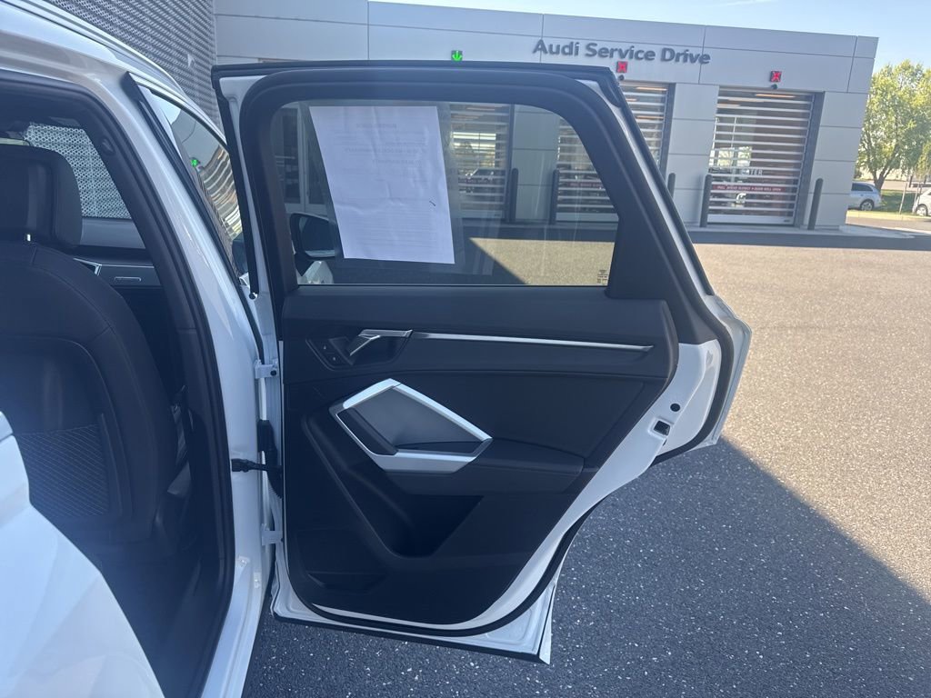 Used 2025 Audi Q3 2.0T Premium w/ Convenience Package AWD/4WD image 24