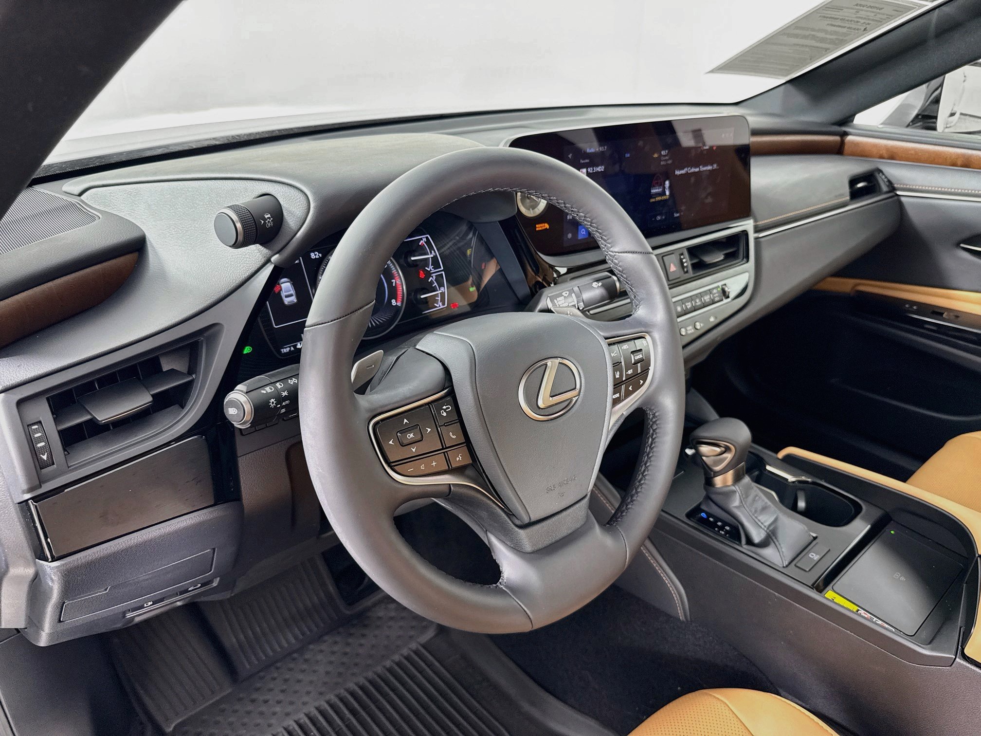 Certified 2025 Lexus ES 350 w/ Premium Package FWD image 9