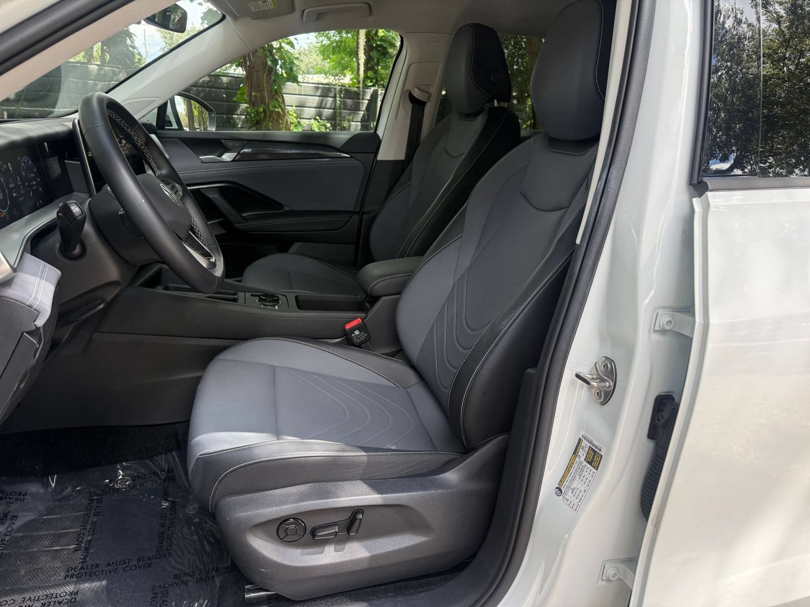 Used 2026 Volkswagen Tiguan SE FWD image 30