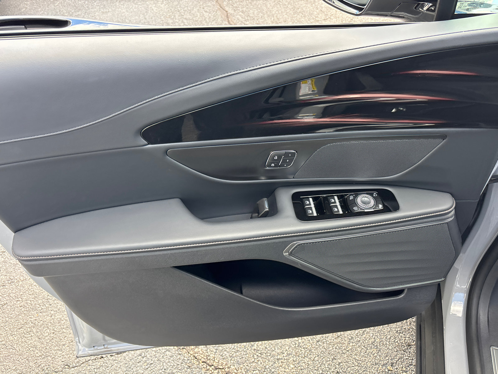New 2026 Lincoln Nautilus Premier w/ Jet Appearance Package AWD/4WD image 11