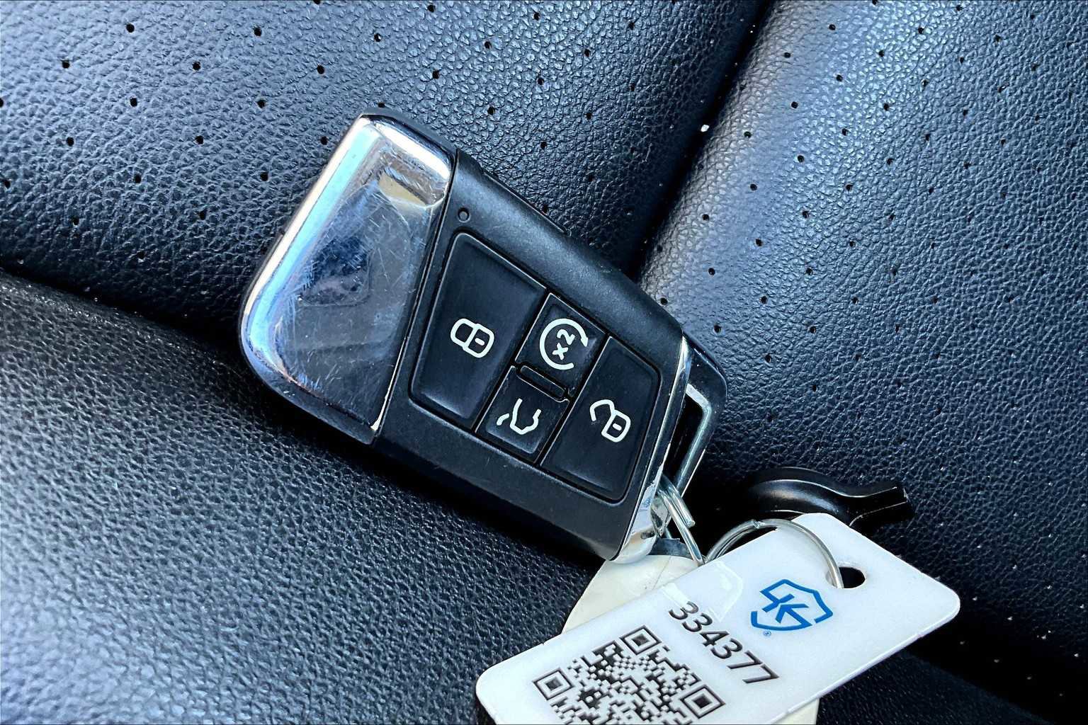 Used 2021 Volkswagen Atlas SE w/ Panoramic Sunroof Package image 14