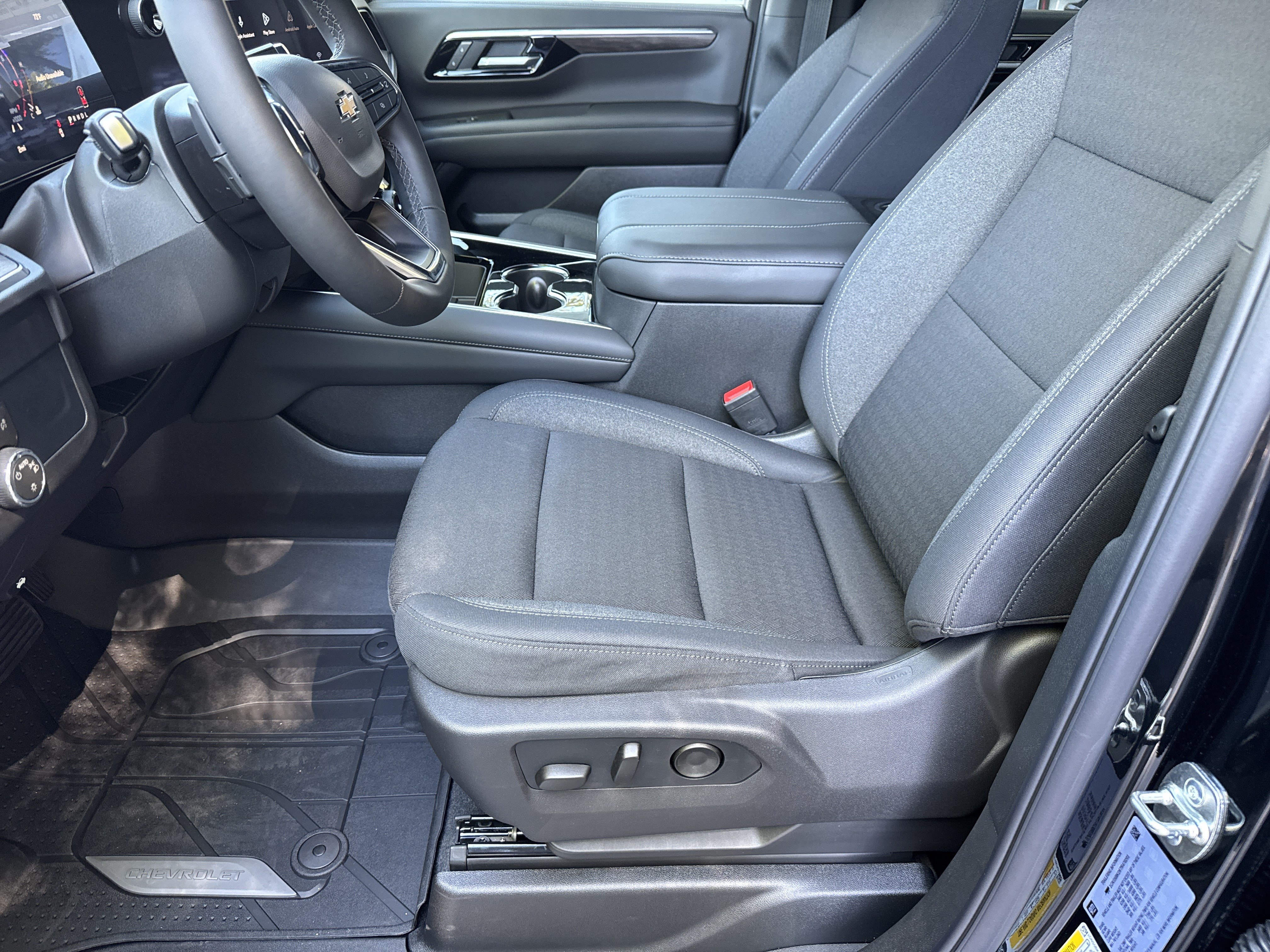 New 2026 Chevrolet Suburban LS RWD image 9