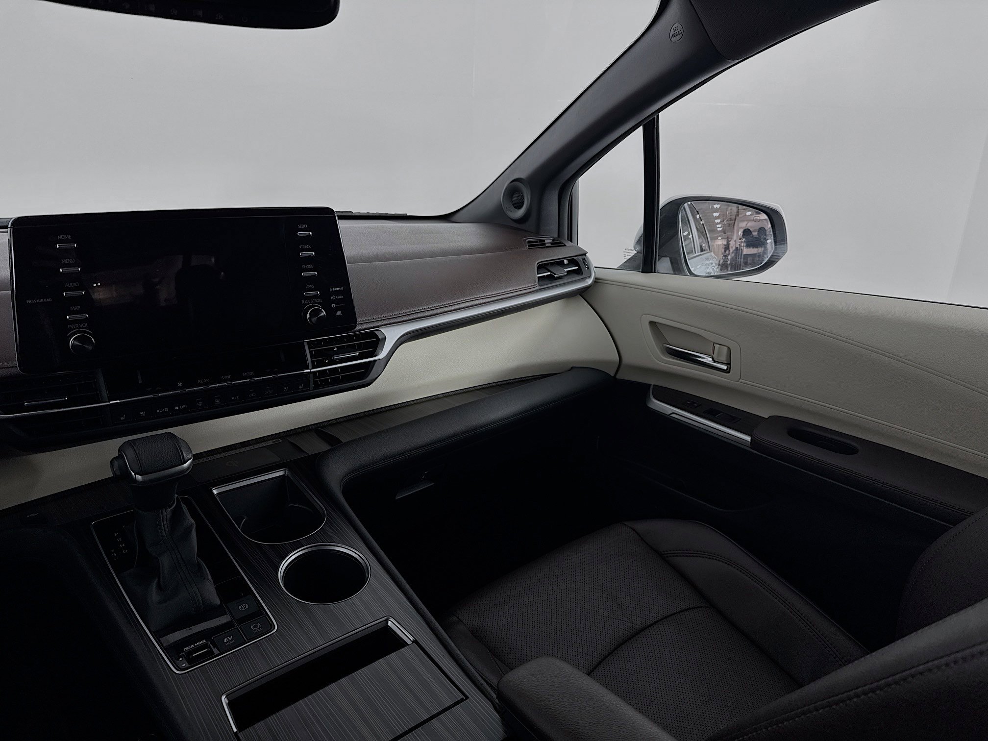 Used 2022 Toyota Sienna Platinum image 25