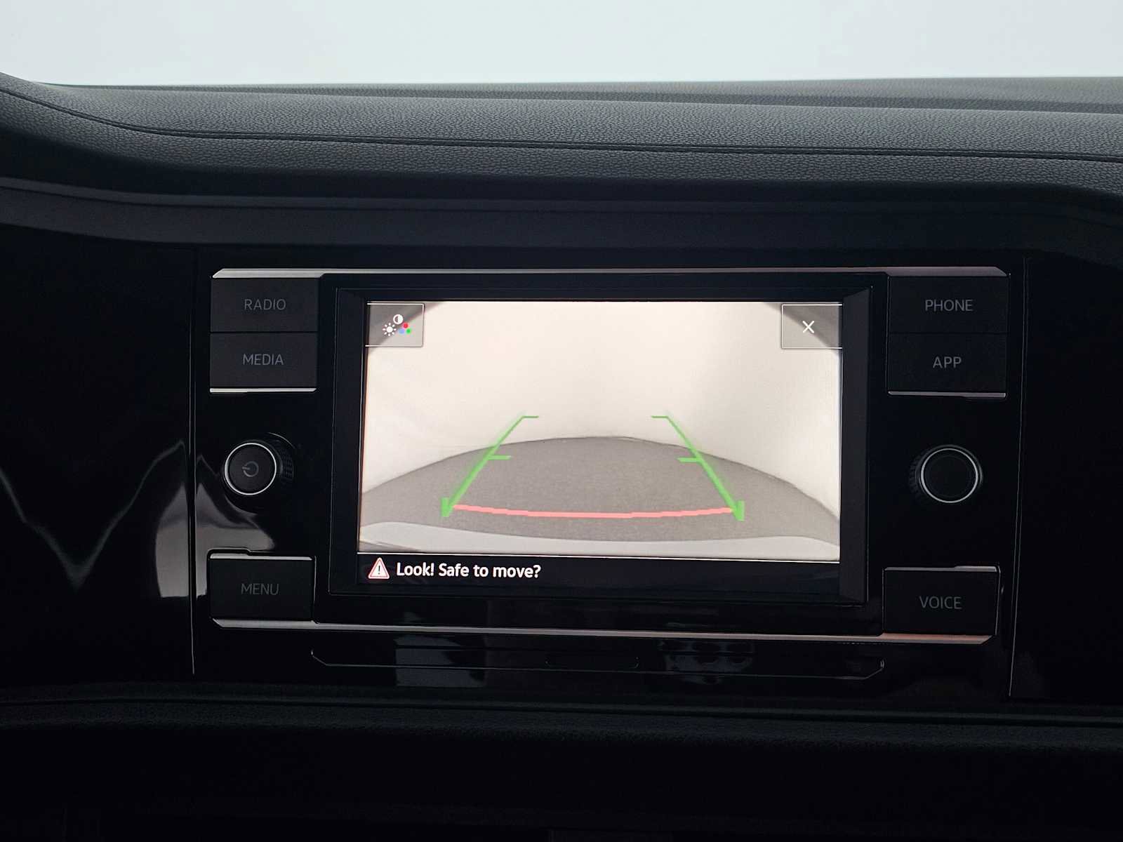 Used 2022 Volkswagen Jetta SE image 27