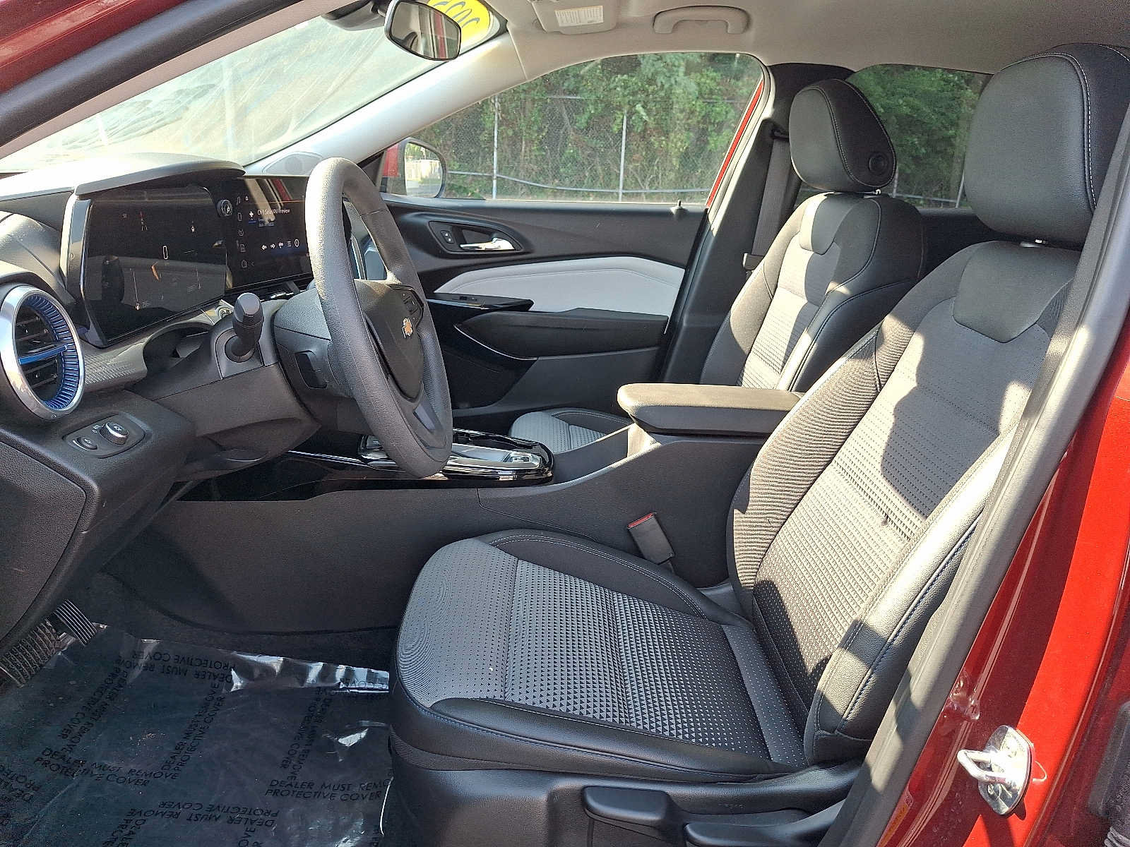 Used 2025 Chevrolet Trax LT FWD image 14