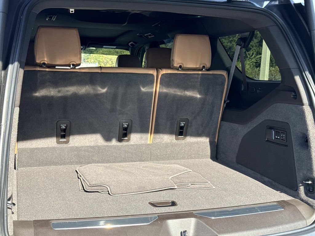 Certified 2022 Cadillac Escalade ESV Premium Luxury w/ Performance Package image 11