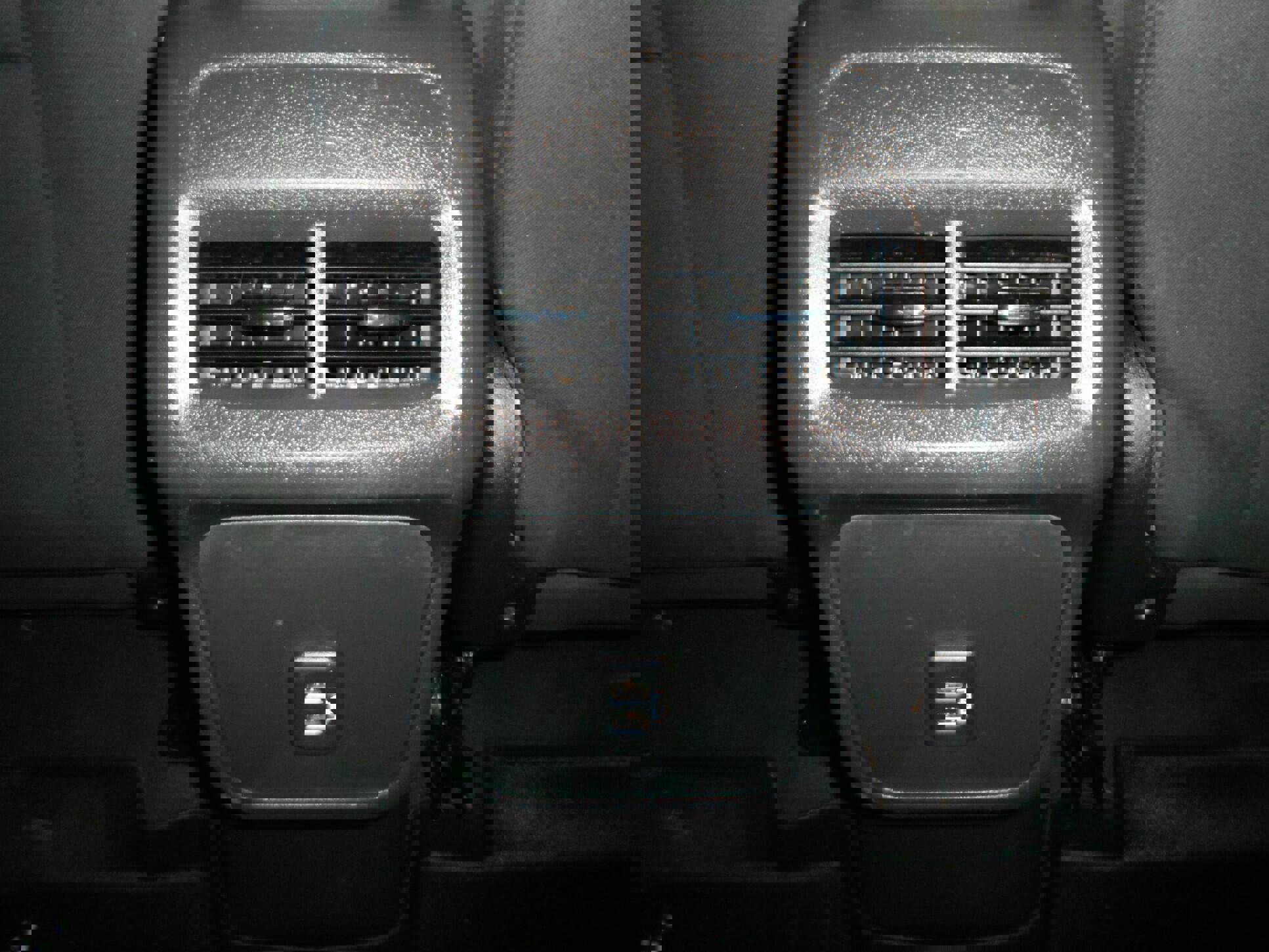 Used 2019 Chevrolet Equinox LT w/ Driver Convenience Package image 19