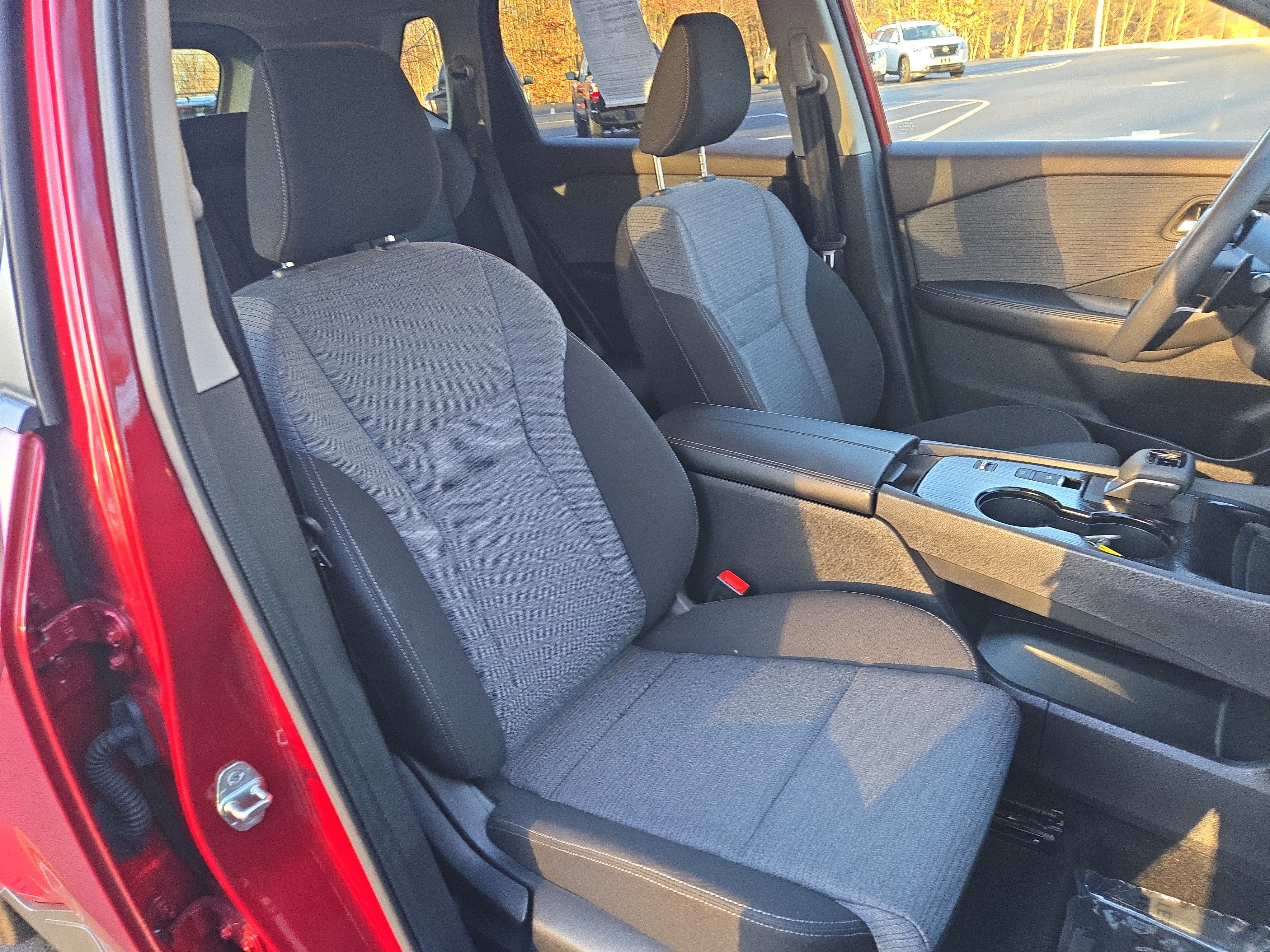 Used 2023 Nissan Rogue SV image 24