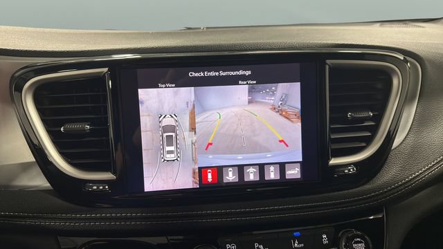 Used 2024 Chrysler Pacifica Limited FWD image 15