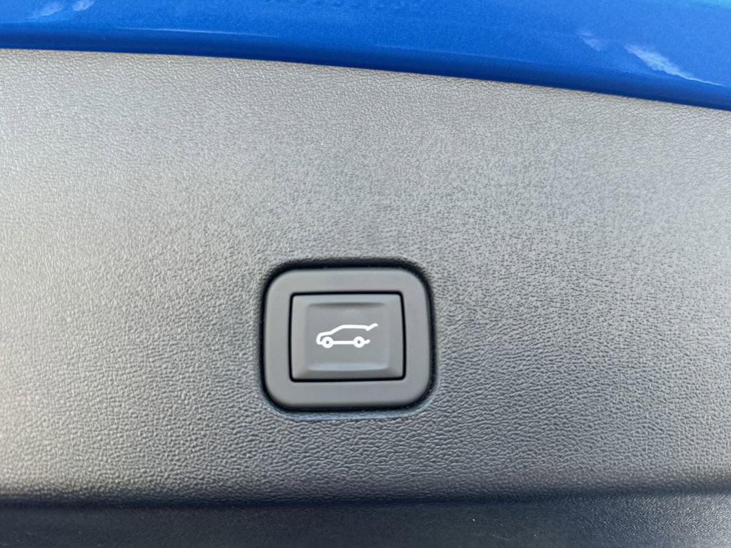 New 2025 Cadillac Optiq Luxury 1 image 30