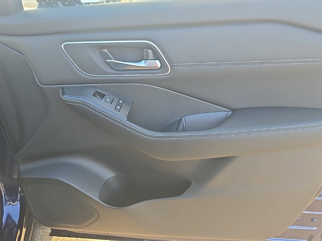 New 2026 Nissan Rogue Platinum image 31