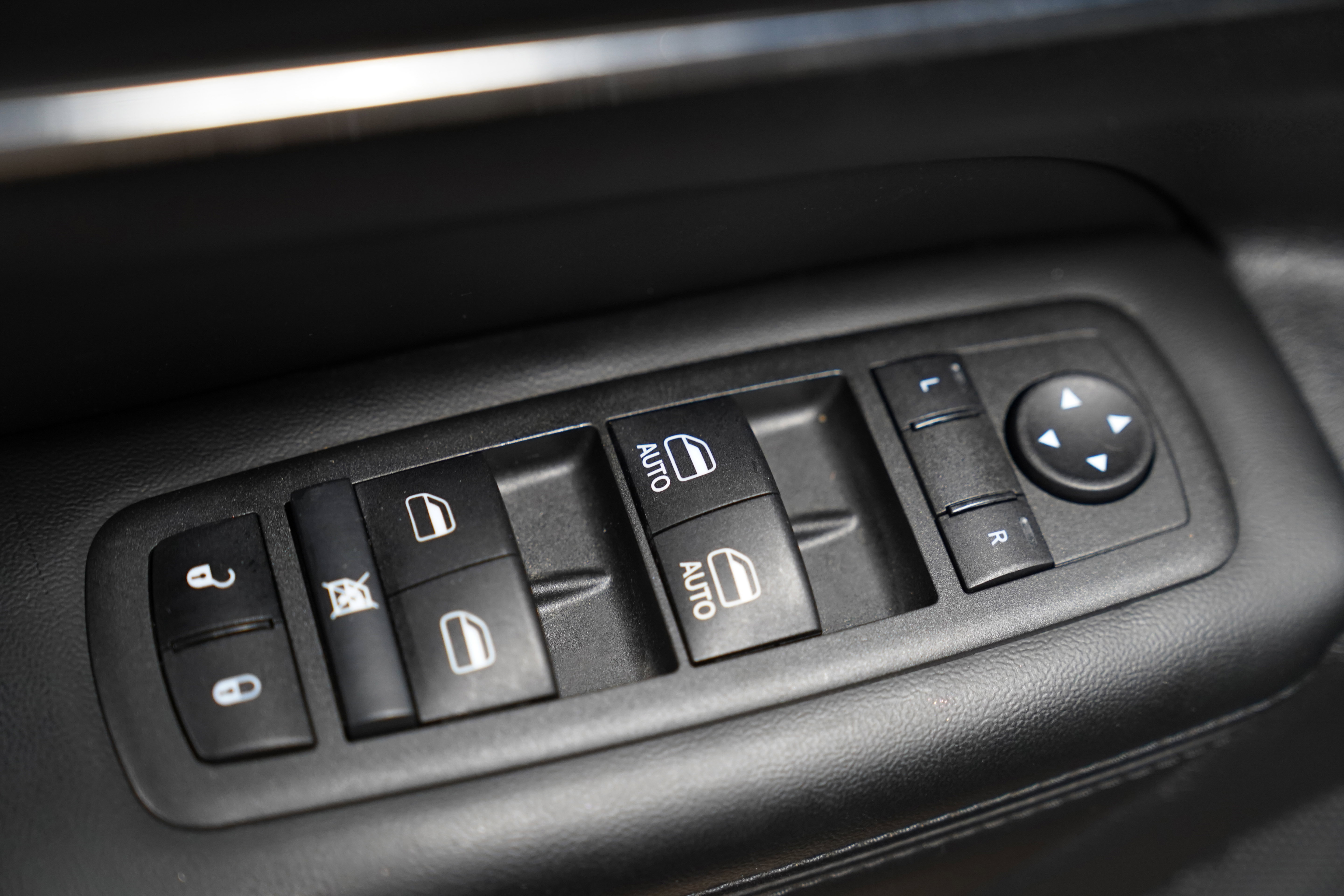 Used 2022 Jeep Grand Cherokee Limited AWD/4WD image 17