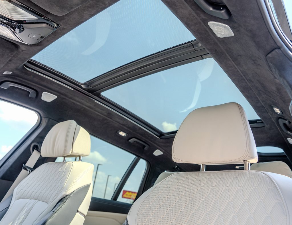 Used 2025 BMW X7 M60i image 19
