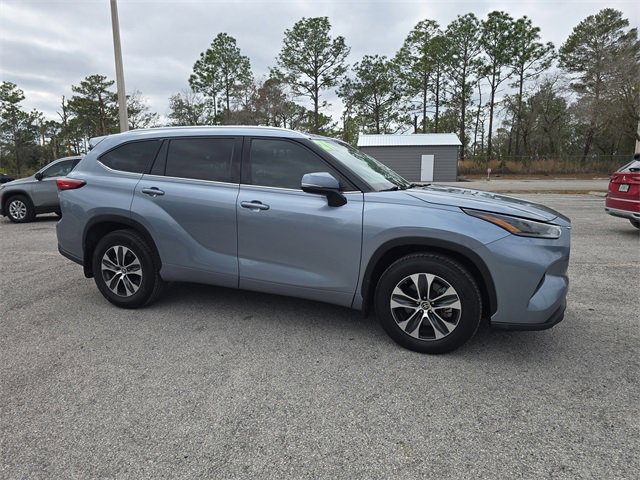 Used 2021 Toyota Highlander XLE image 2