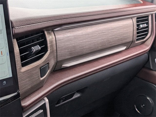 Used 2024 Ford Expedition Limited image 25