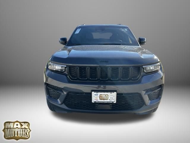 New 2025 Jeep Grand Cherokee Altitude image 12