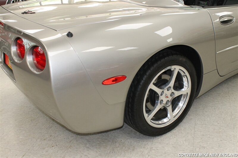 Used 2000 Chevrolet Corvette Convertible w/ Performance Handling Pkg RWD image 32