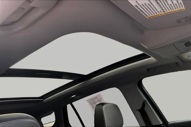 Used 2022 GMC Terrain SLT w/ LPO, Floor Liner Package AWD/4WD image 26