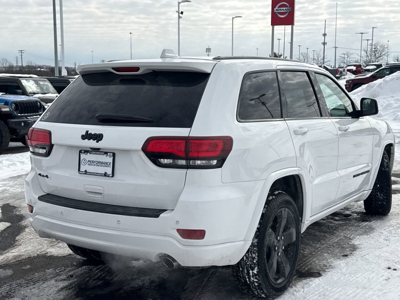 Used 2018 Jeep Grand Cherokee Altitude image 3