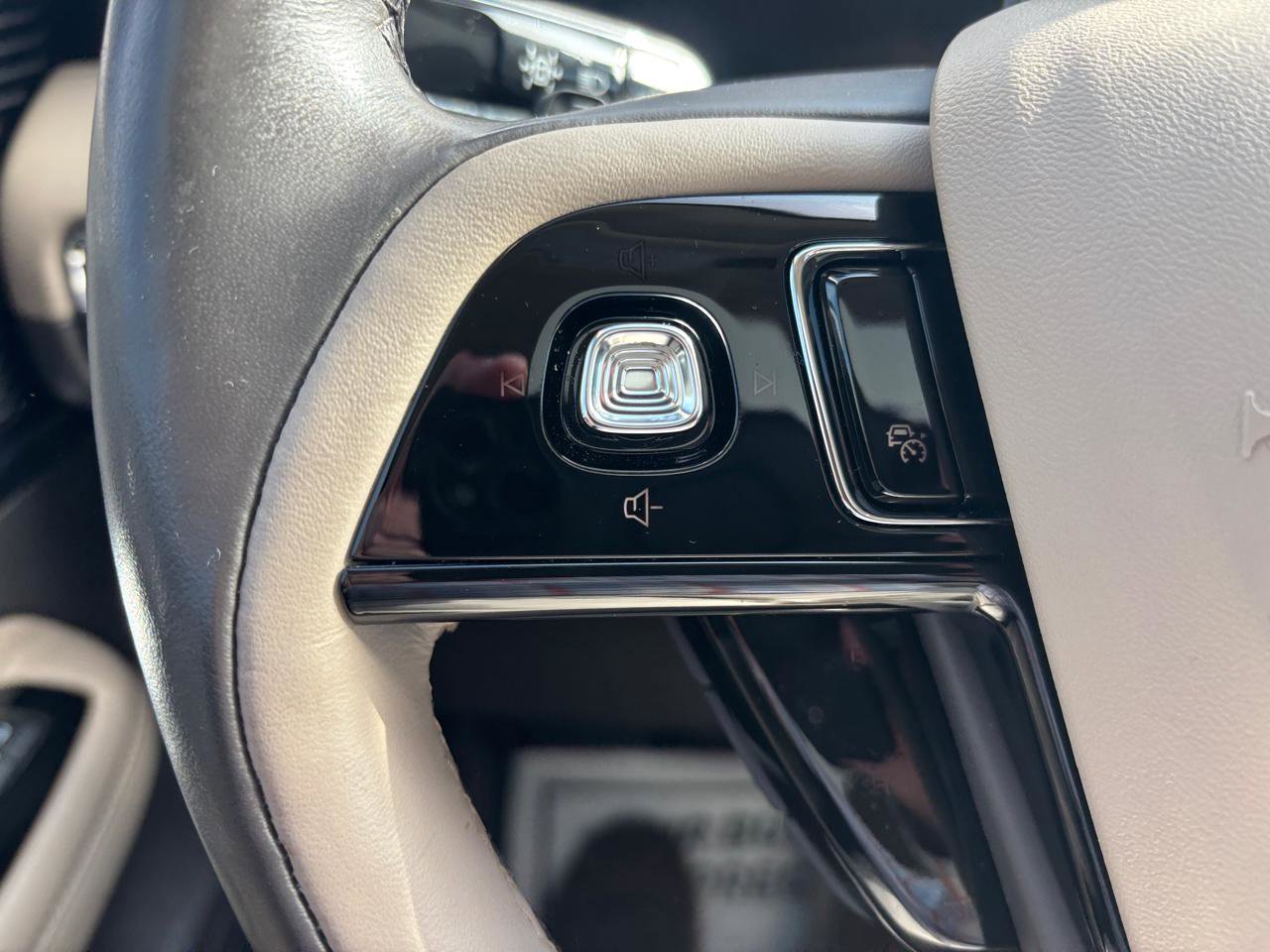 Used 2022 Lincoln Corsair Reserve w/ Equipment Group 201A image 16