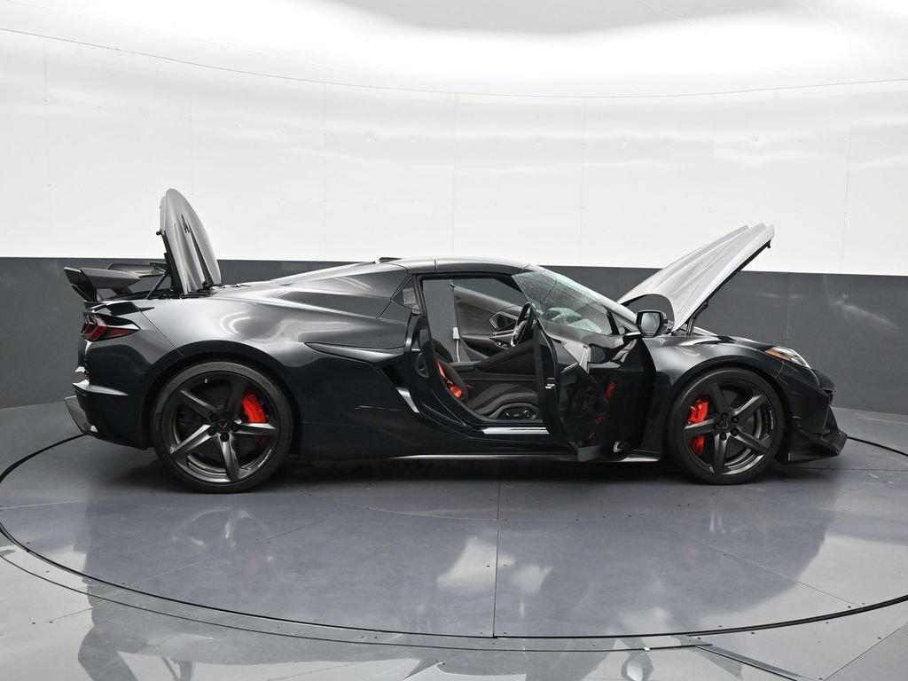 Used 2024 Chevrolet Corvette Z06 w/ Z07 Performance Package image 31