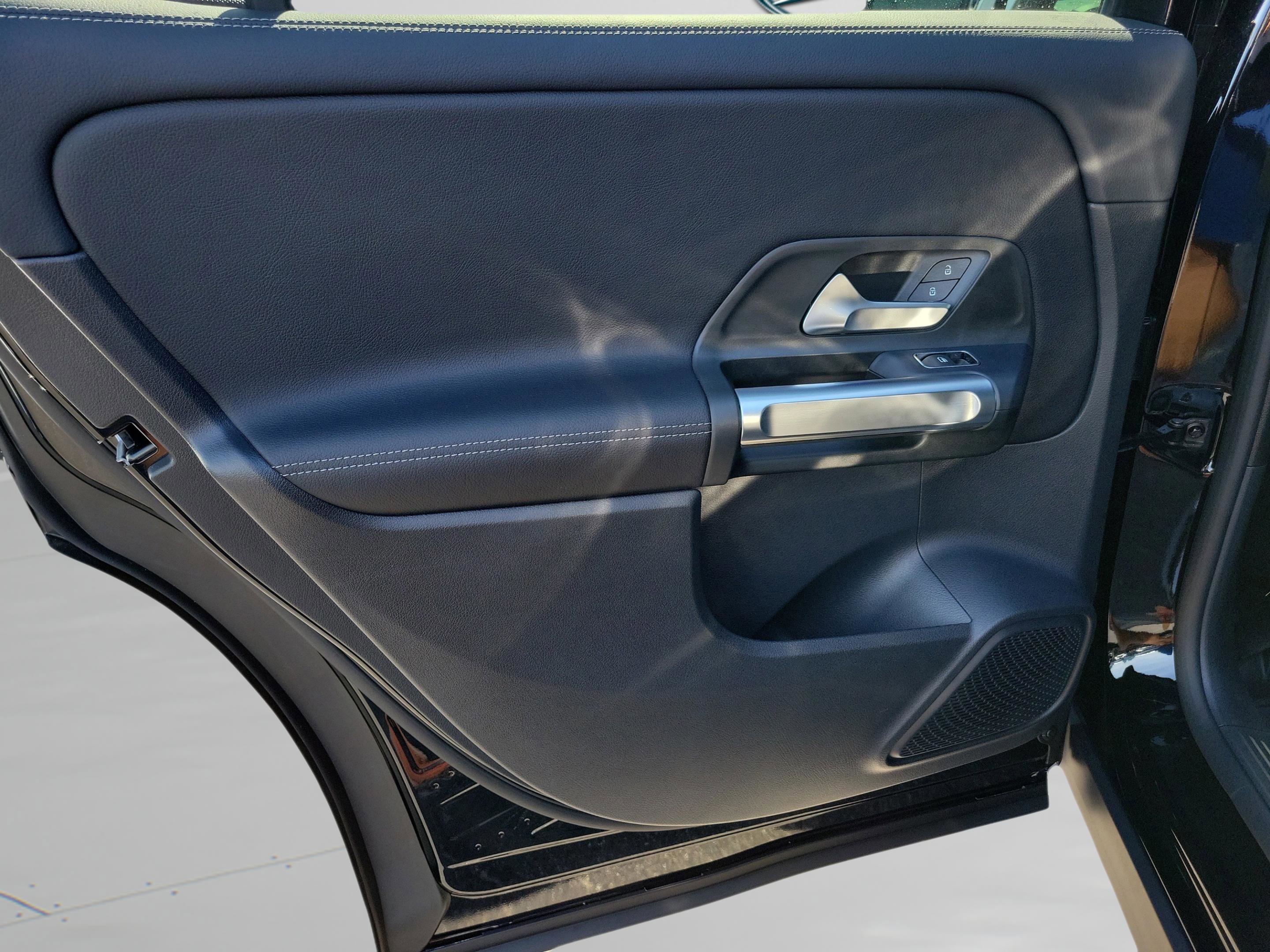 Certified 2025 Mercedes-Benz GLB 250 image 28