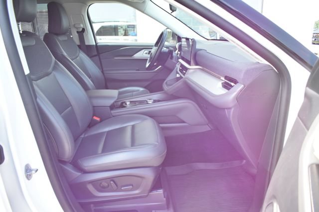 Used 2025 Ford Explorer Active w/ Active Comfort Package AWD/4WD image 44