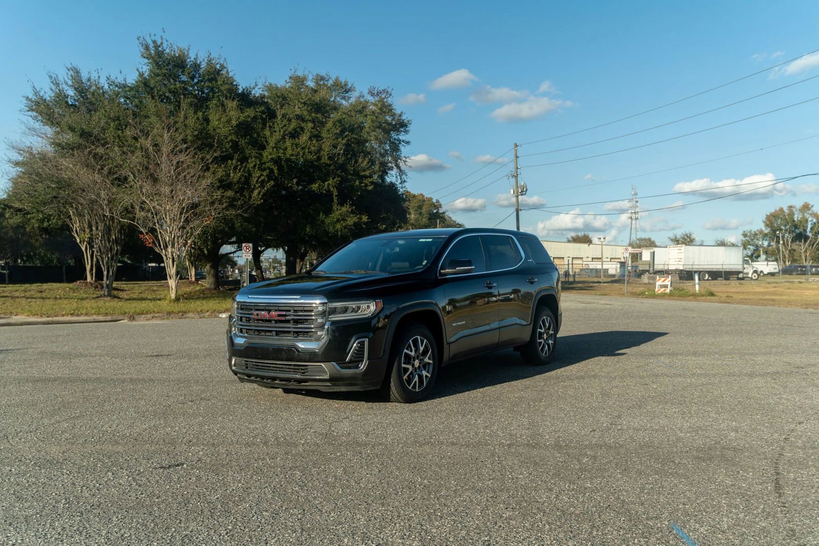 Used 2021 GMC Acadia SLE image 2
