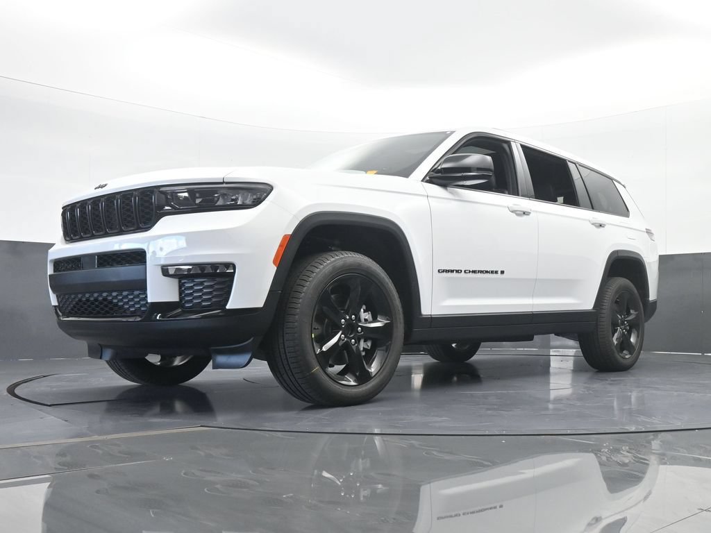 Used 2025 Jeep Grand Cherokee L Limited w/ Black Appearance Package AWD/4WD image 51