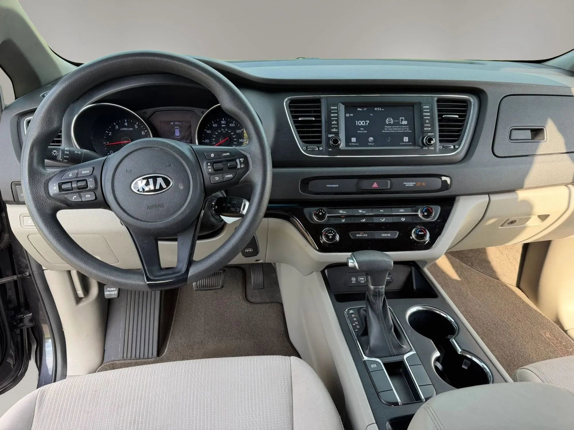 Used 2019 Kia Sedona LX image 9