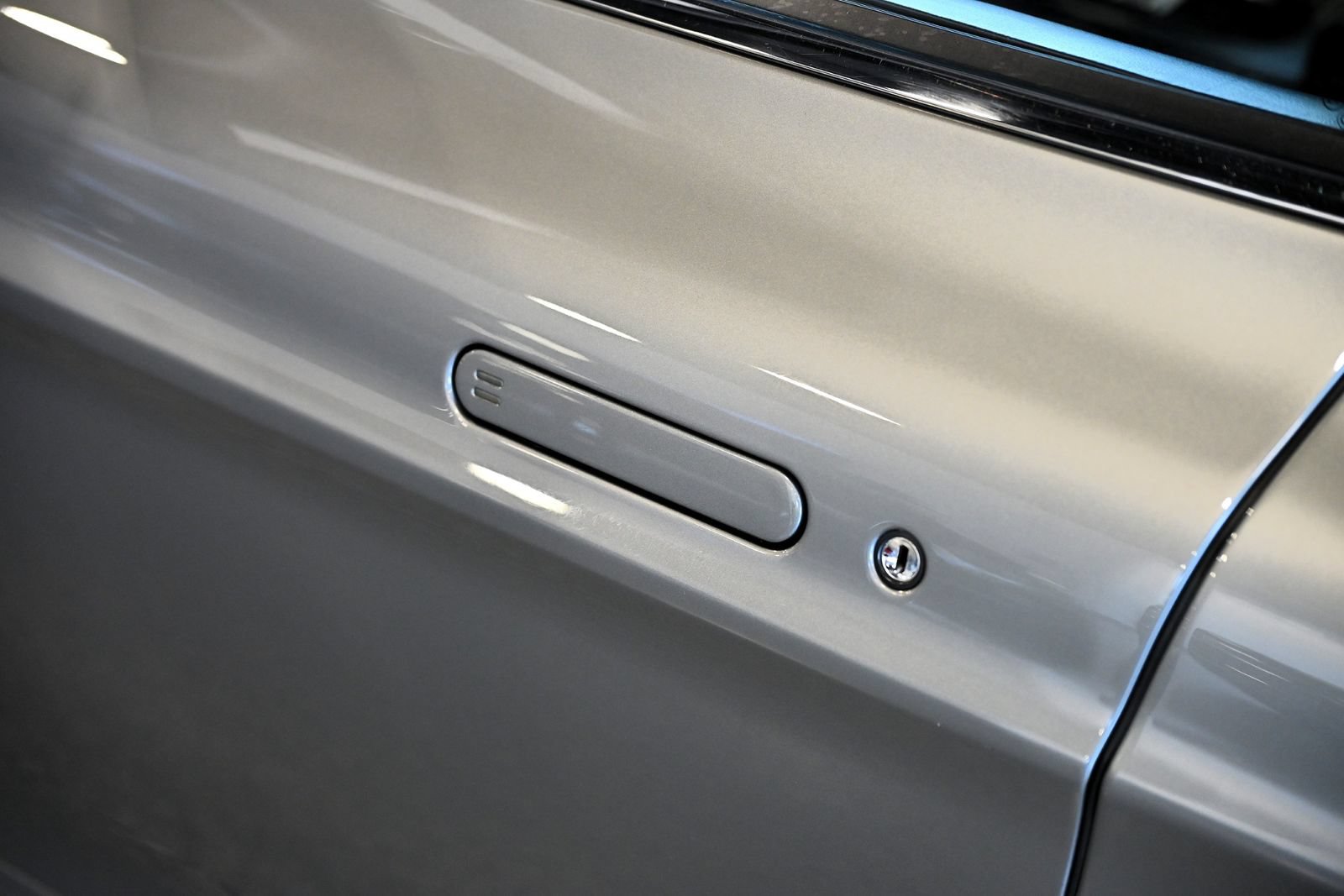 Used 2011 Aston Martin Rapide RWD image 12