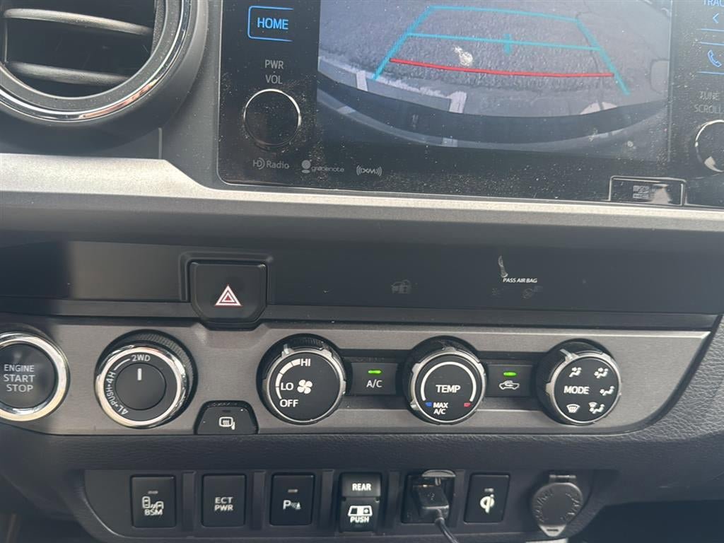 Used 2019 Toyota Tacoma TRD Off-Road w/ Technology Package AWD/4WD image 15