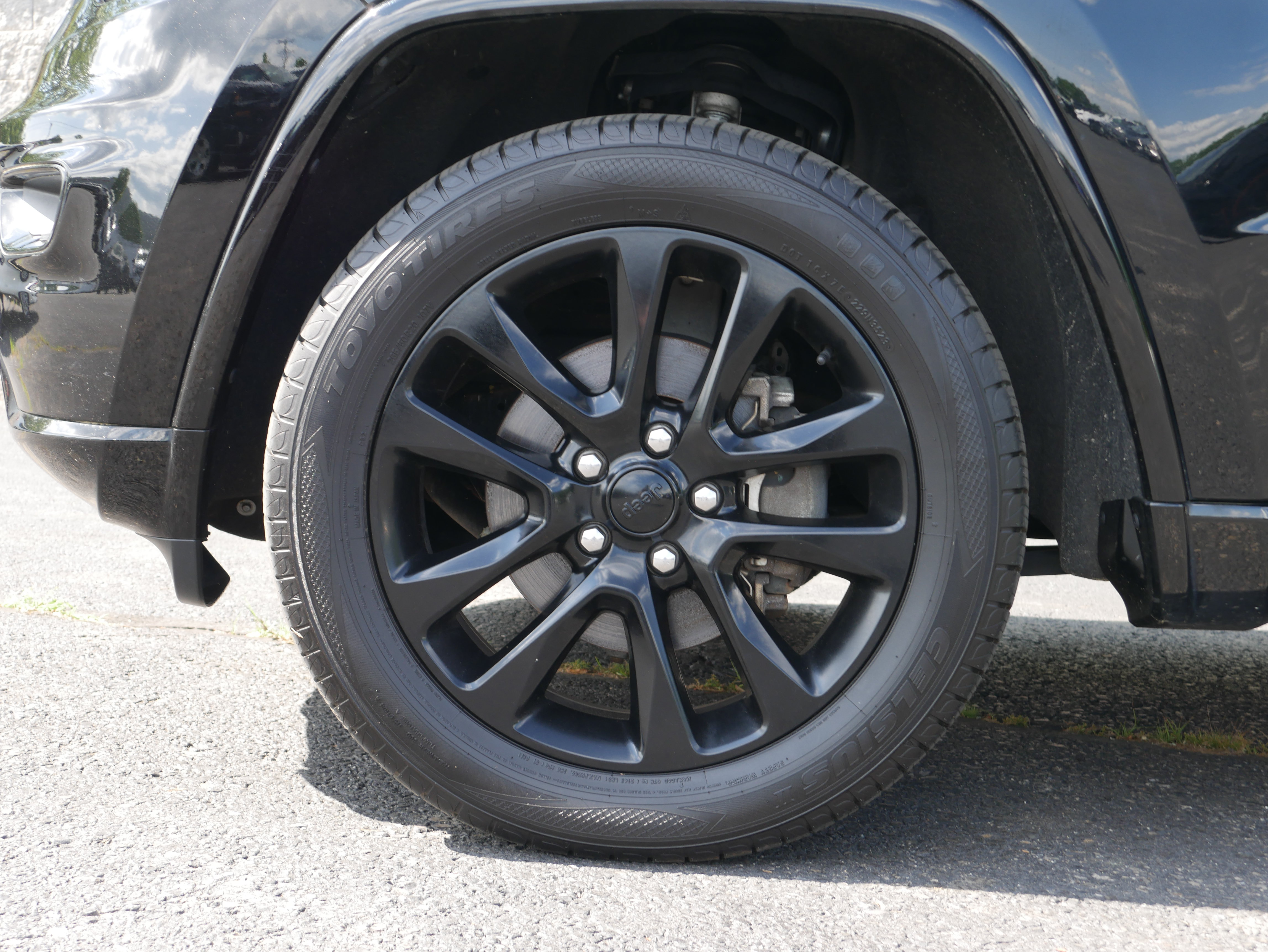 Used 2020 Jeep Grand Cherokee Altitude AWD/4WD image 10