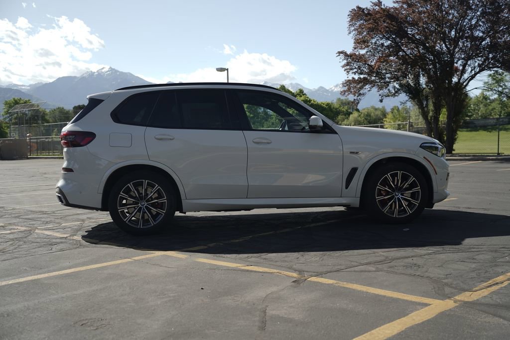Used 2022 BMW X5 xDrive45e w/ M Sport Package AWD/4WD image 6