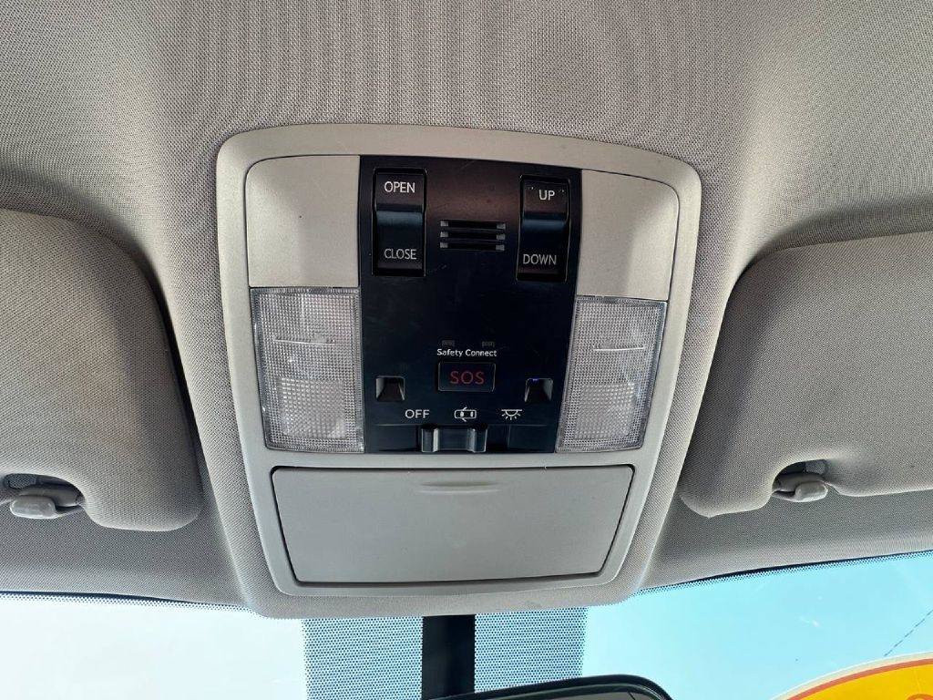 Used 2012 Lexus CT 200h Premium FWD image 15