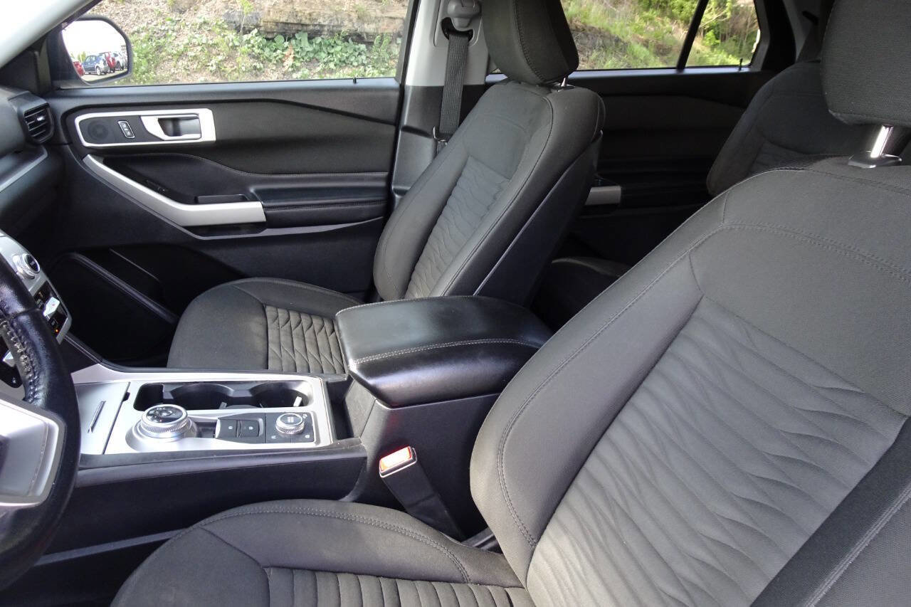 Used 2020 Ford Explorer XLT w/ Comfort Package AWD/4WD image 16