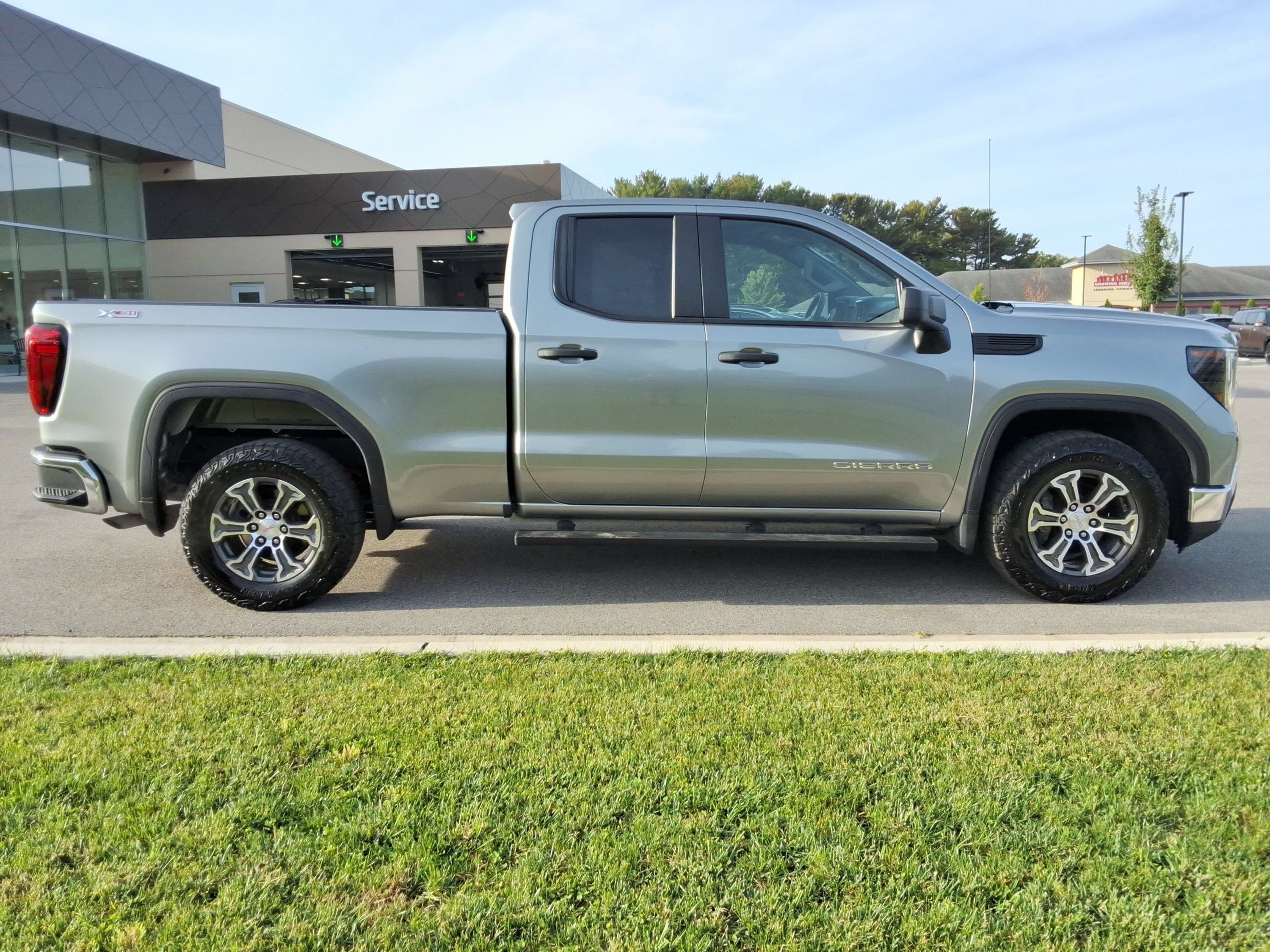 Used 2023 GMC Sierra 1500 Pro w/ Pro Value Package AWD/4WD image 15