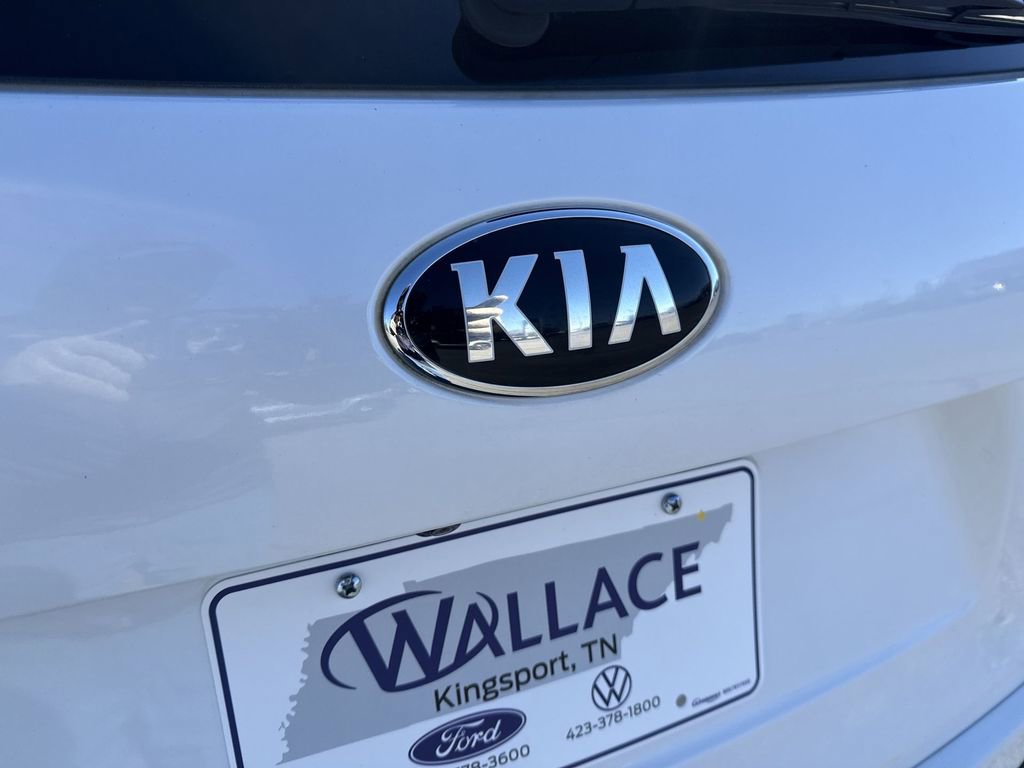 Used 2016 Kia Sorento LX image 6