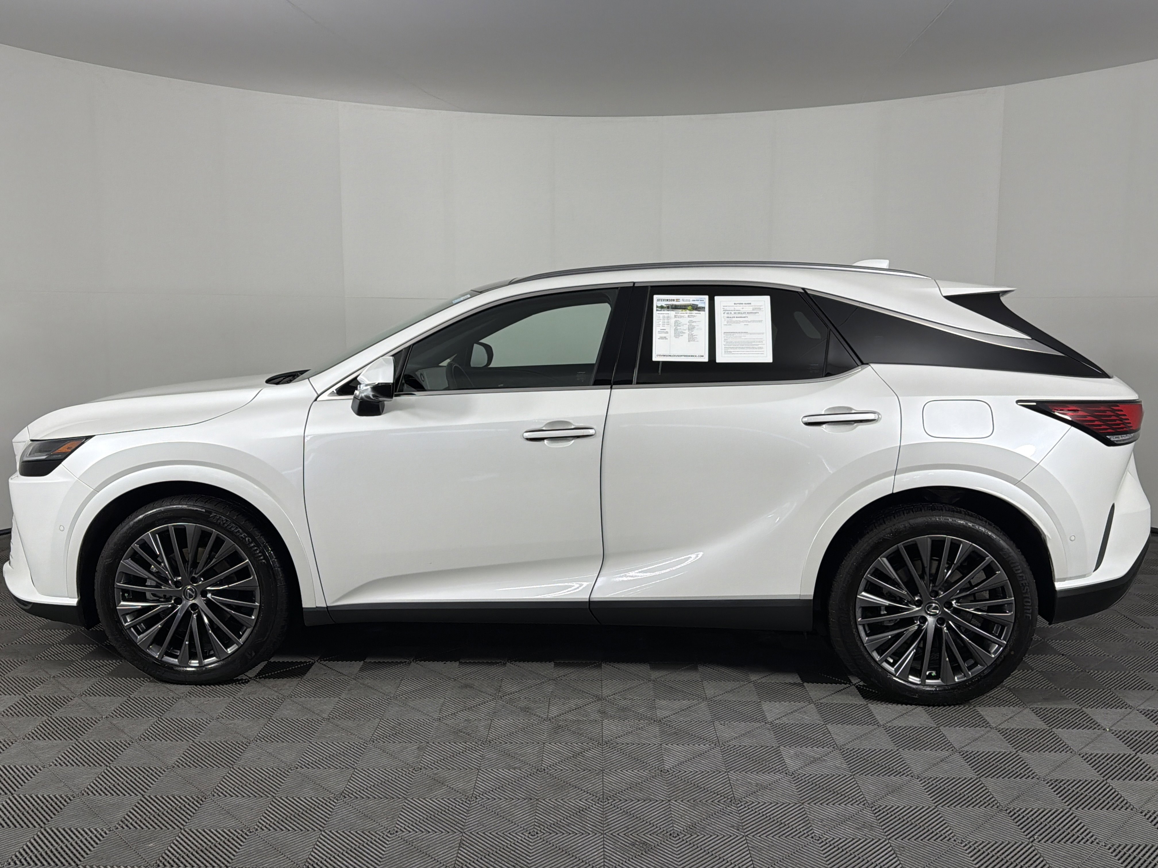 Used 2025 Lexus RX 450h AWD w/ Luxury Package image 22