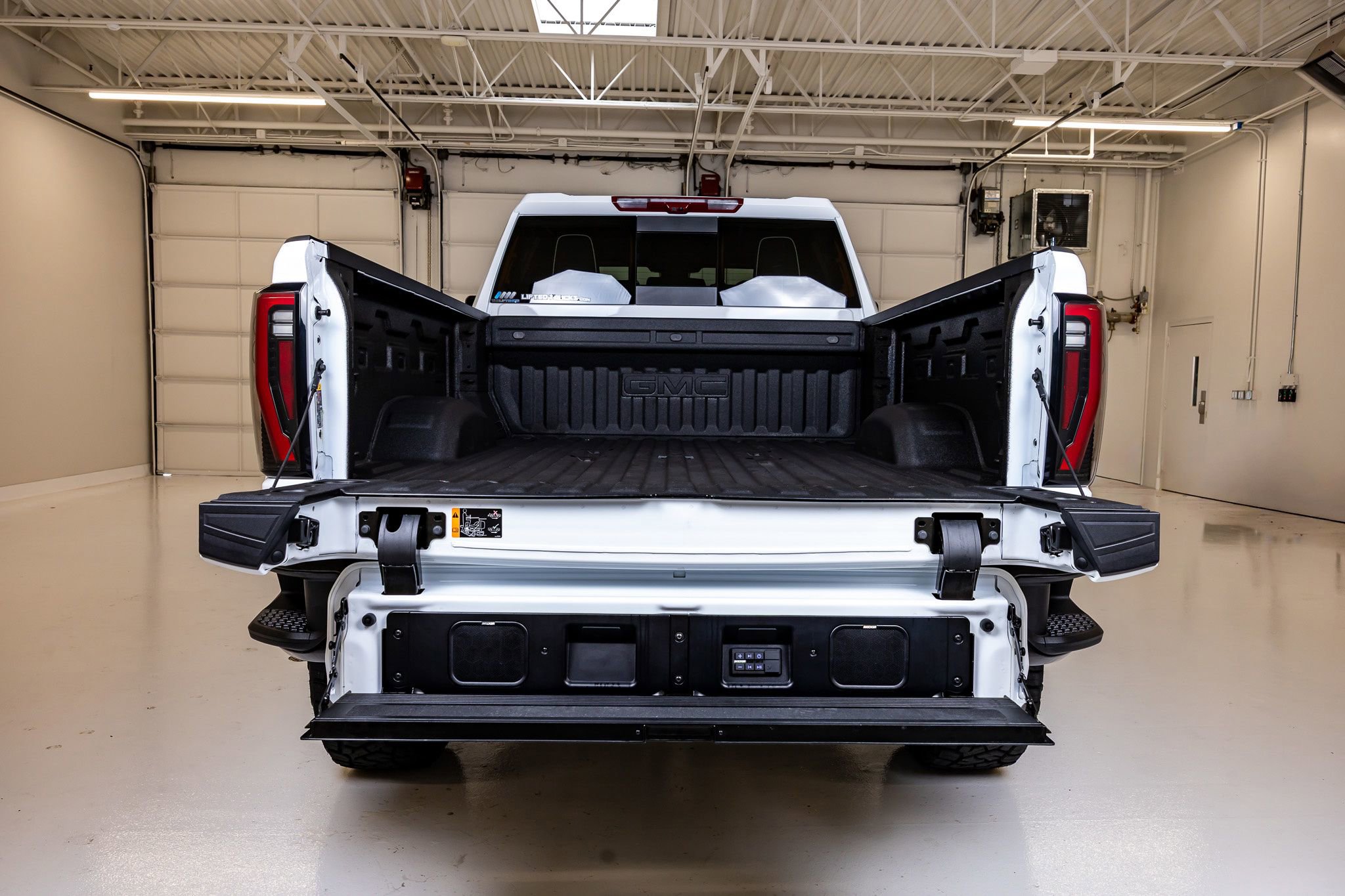 Used 2026 GMC Sierra 2500 AT4X AWD/4WD image 9