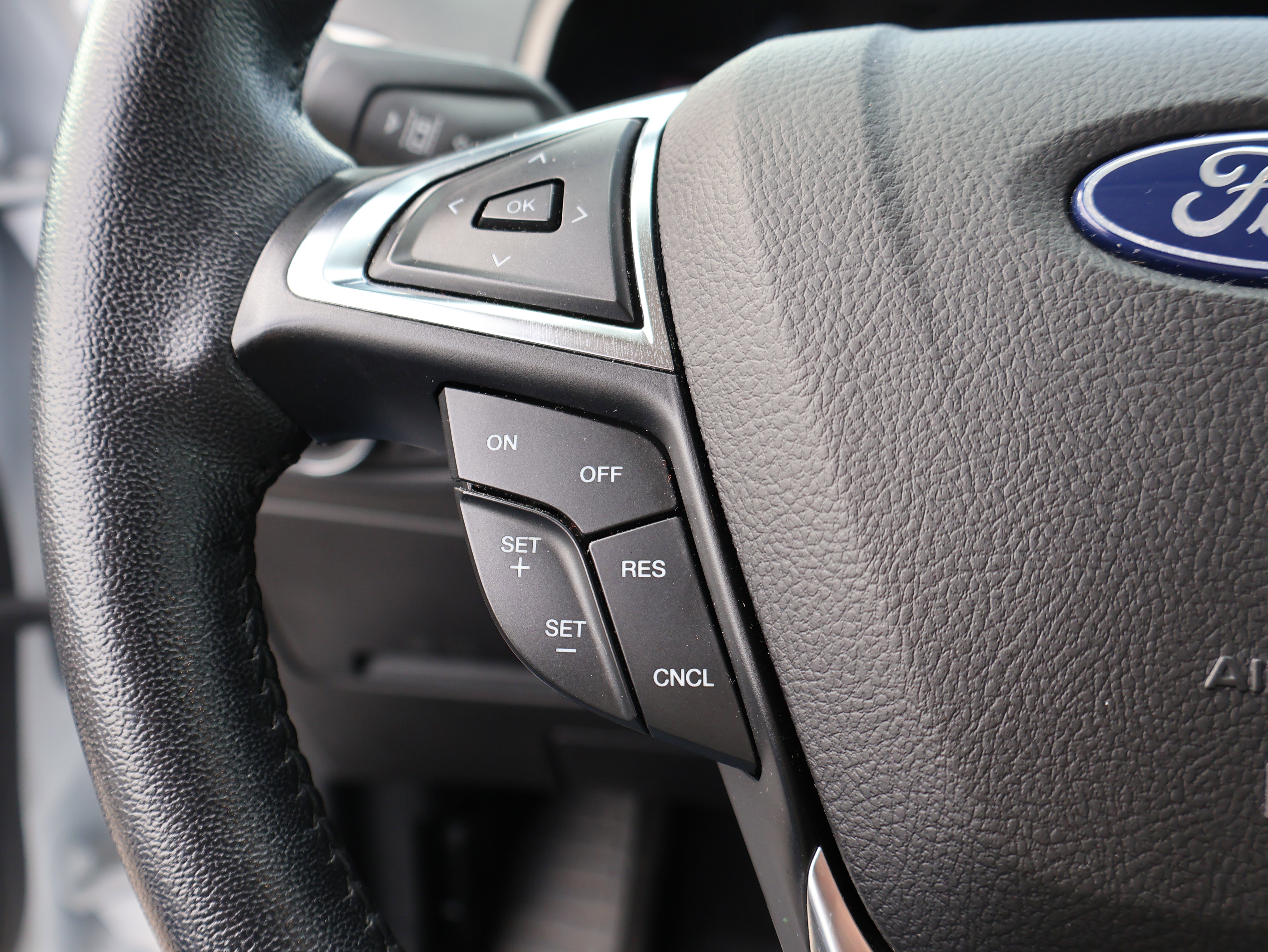 Used 2023 Ford Edge SEL image 33